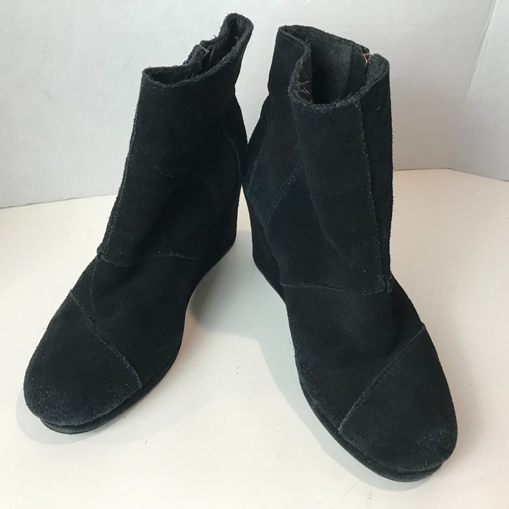 TOMS Blk Suede Wedge zip bootie US 9.5